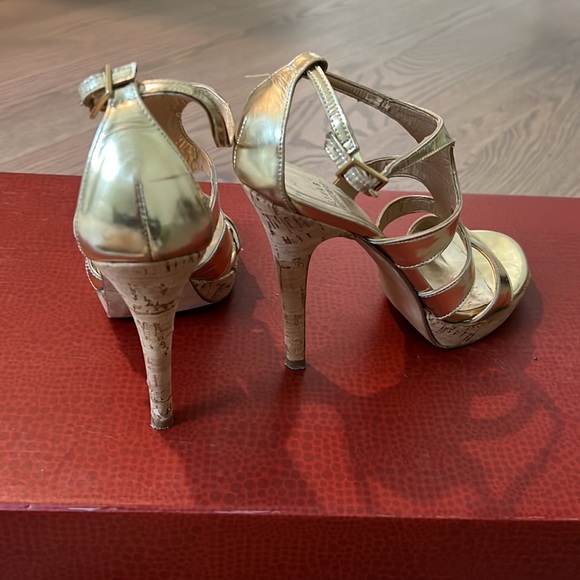 Stuart Weizmann Gold Strappy Platform Stilettos - Picture 6 of 10